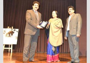 Sandeep Marwah Honored for Promotion of Fine Arts