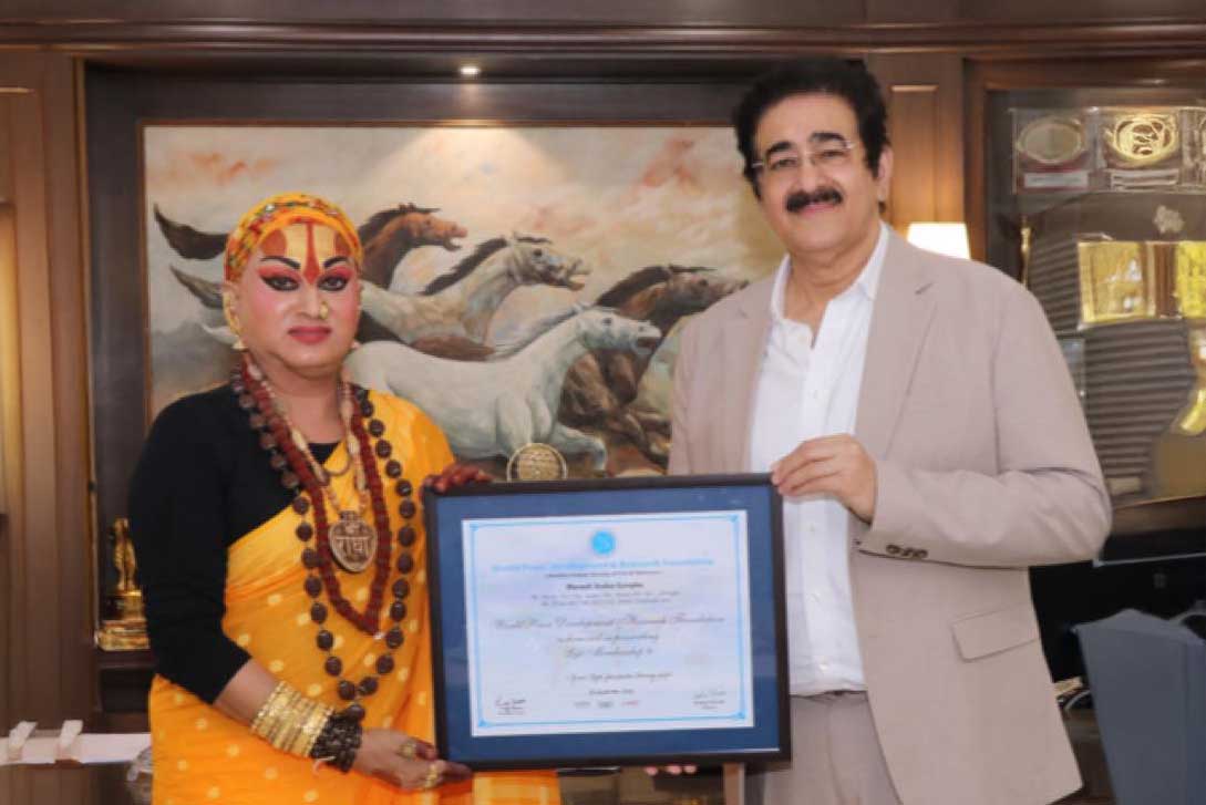 Kinnar Jagat Guru Swami Hemangi Sakhi