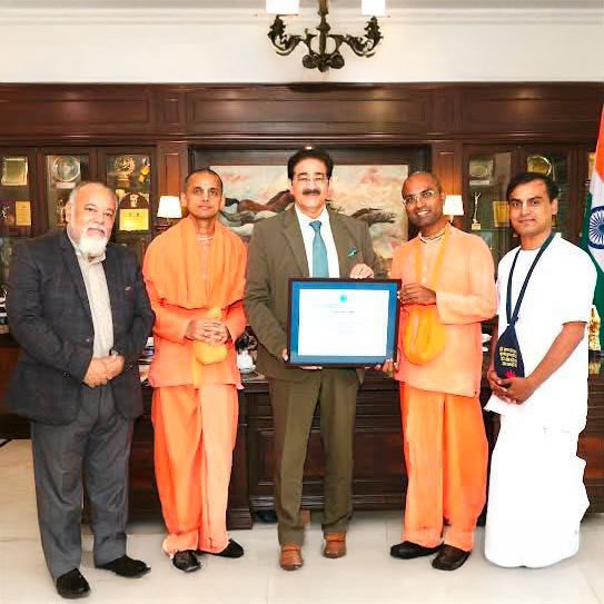 Sandeep Marwah Honours ISKCON Leader with Life Membership of WPDRF